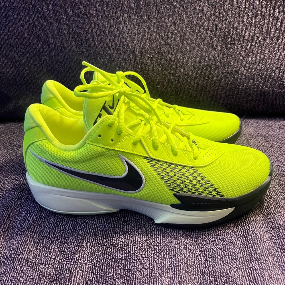 Nike Air Zoom G.T. Cut Academy Size 13 - Volt/Anthracite/Barely Volt